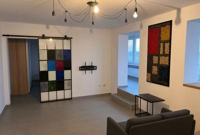 Apartament cu 3 camere semidecomandat, mobilat în Victoriei
