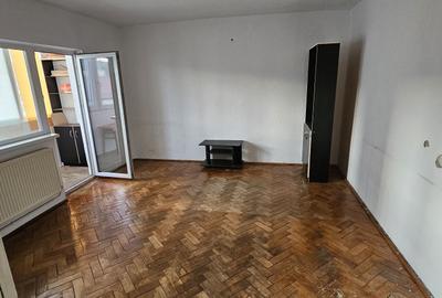 Apartament cu 3 camere nedecomandat în Stana