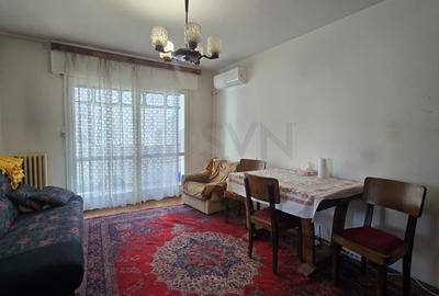 Apartament cu 3 camere semidecomandat, mobilat în P-ța Unirii