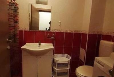 Garsonieră decomandată în Apărătorii Patriei