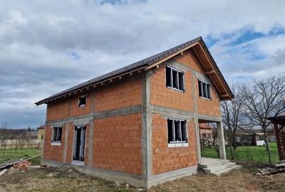 Casă cu Teren 1200 Mp în Margina