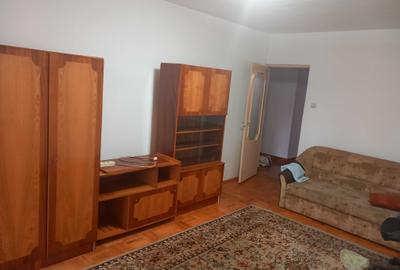 Apartament cu 3 camere decomandat în Dâmbu Pietros