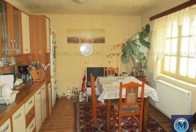 Casă cu 6 camere cu Canalizare în Traian - 3