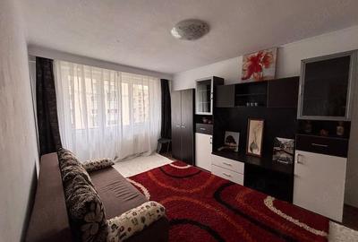 Apartament cu 3 camere decomandat în Tineretului