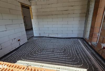 Casă cu 4 camere cu Teren 479 Mp în Domnești