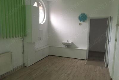 Casă cu 6 camere cu Teren 125 Mp în Central - 2
