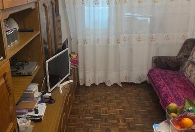 Apartament cu 3 camere semidecomandat în Groapa