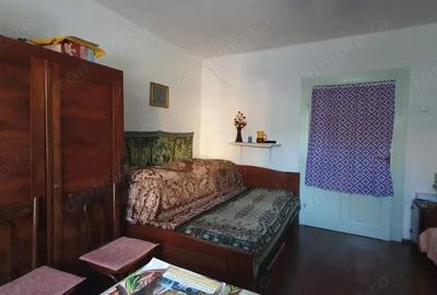 Casă cu 3 camere cu Teren 2568 Mp în Luna - 2