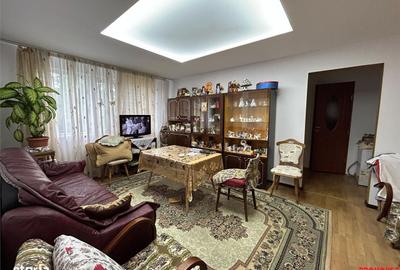 Apartament cu 3 camere semidecomandat în Republicii
