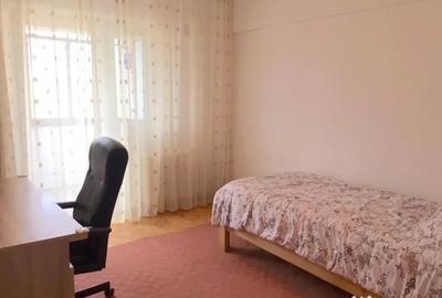 Apartament cu 3 camere decomandat în Independenței