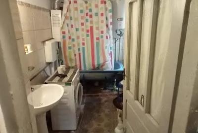 Casă cu 6 camere în Giubega
