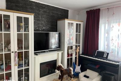 Apartament cu 4 camere decomandat în Dâmbovița