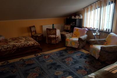 Casă individuală cu 8 camere cu Teren 300 Mp în Bradu - 1