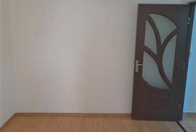 Apartament cu 3 camere semidecomandat în Dacia - 7