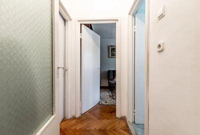Apartament cu 3 camere semidecomandat în Central