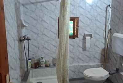 Casă cu 4 camere cu Teren 730 Mp în Izvoarele - 17