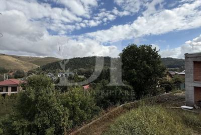 Casă cu 4 camere cu Teren 400 Mp în Luna