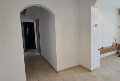Apartament cu 3 camere decomandat în Micro 6 - 15