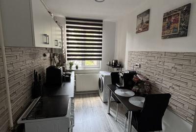 Apartament cu 2 camere semidecomandat, mobilat în Vlahuță