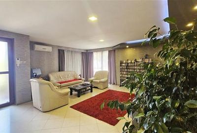Casă cu 5 camere cu Piscina în Dumbrăvița
