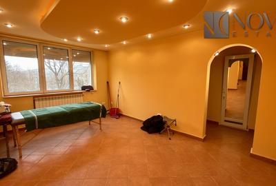 Apartament cu 3 camere semidecomandat în 1 Decembrie 1918 - 1