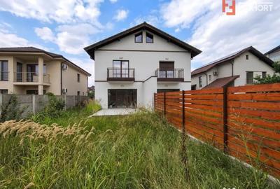 Casă cu 4 camere cu Teren 300 Mp în Giroc