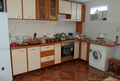 Duplex cu 7 camere cu Canalizare în Central - 6