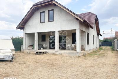 Casă cu 4 camere cu Teren 745 Mp în Central