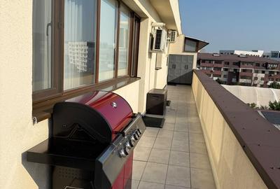 Apartament cu 3 camere în Apărătorii Patriei