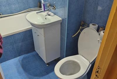 Garsonieră decomandată în Coman