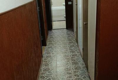 Apartament cu 3 camere decomandat în Tractorul - 5