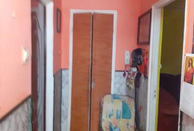 Apartament cu 2 camere decomandat în Petros