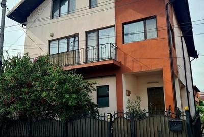 Casă cu 4 camere cu Teren 781 Mp în Central