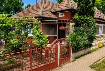 Casă cu 3 camere cu Teren 950 Mp în Central