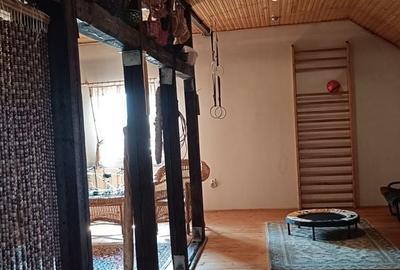 Casă cu 4 camere în Central