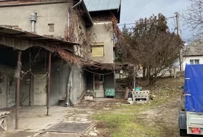 Casă cu 2 camere cu Teren 1530 Mp în Central