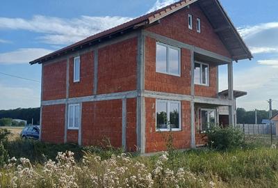Casă cu Teren 852 Mp în Păușa