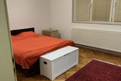 Apartament cu 3 camere semidecomandat în Grigorescu