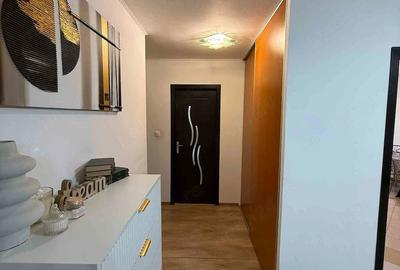 Casă cu Teren 303 Mp în Poarta Albă