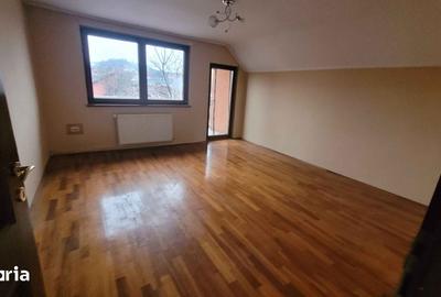 Casă cu Teren 2001 Mp în Central - 16