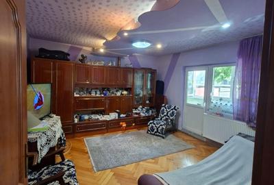 Apartament cu 3 camere decomandat în Dumbrăvița