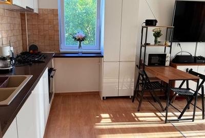 Apartament cu 3 camere decomandat în Exterior Vest