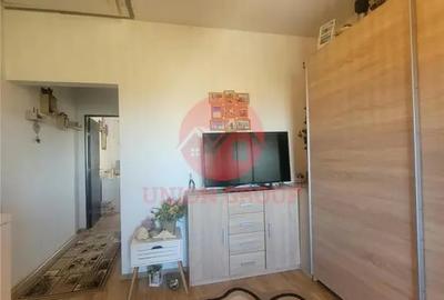 Apartament cu 2 camere decomandat în Poarta 6