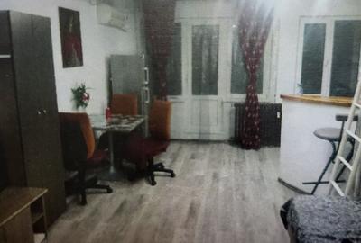 Garsonieră decomandată în Central