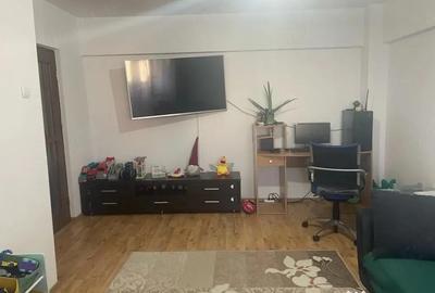 Apartament cu 3 camere decomandat, mobilat în Noua