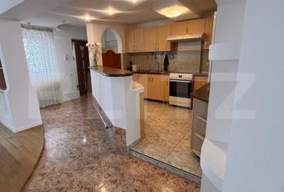 Apartament cu 4 camere decomandat în Central