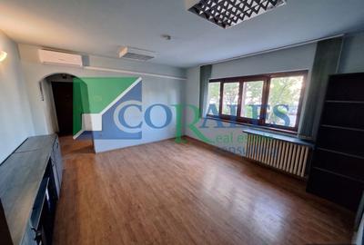 Apartament cu 3 camere semidecomandat în Aradului