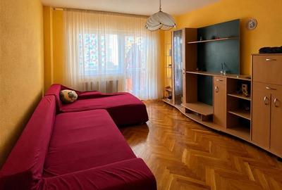 Apartament cu 3 camere decomandat, mobilat în Vasile Aaron