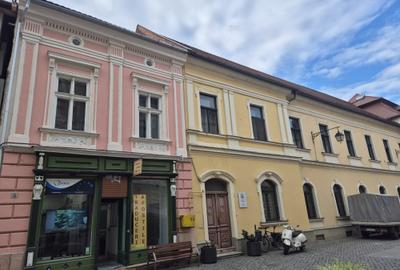 Spațiu comercial, de 250 mp, în P-ța Unirii
