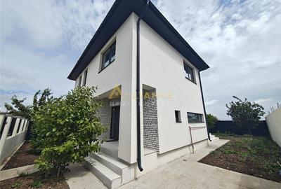 Casă individuală cu 4 camere cu Teren 320 Mp în Berceni - 2